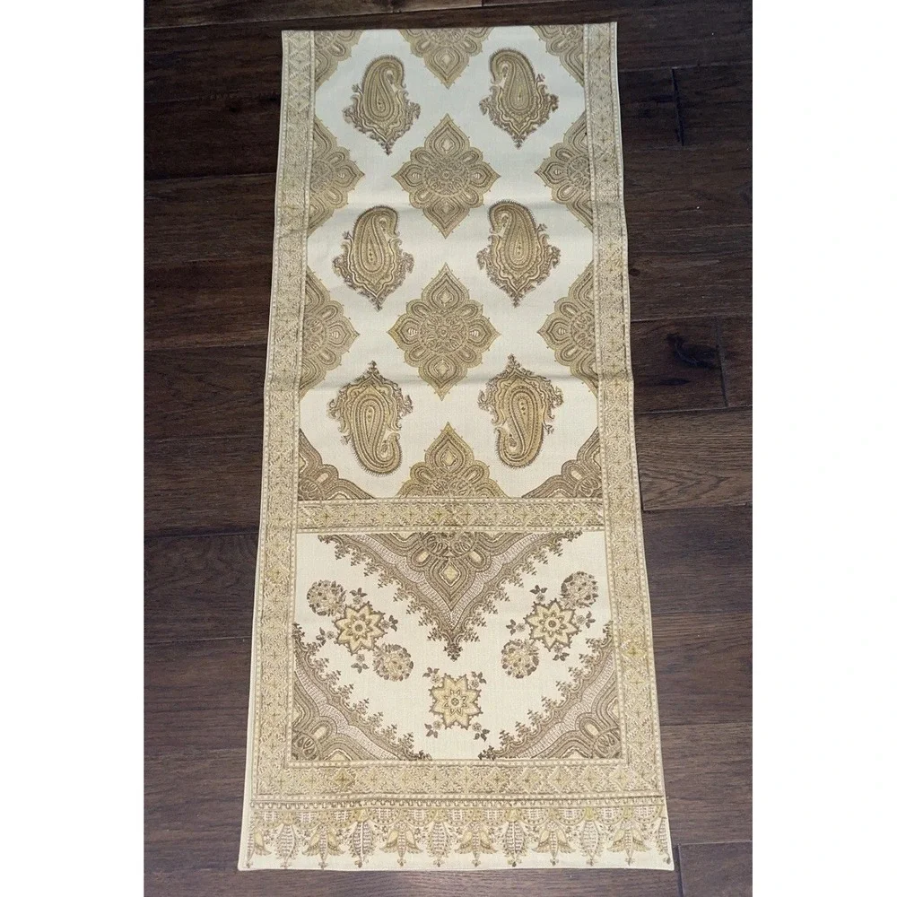 Pottery Barn Cotton Paisley Erica Medallion Table Runner‎ 18 in x 90in Cotton